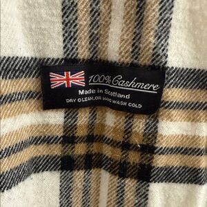 100% Cashmere Plaid Scarf